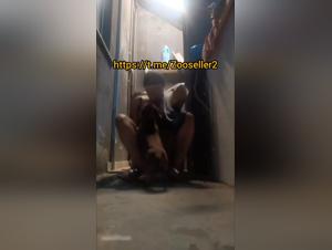 Colpa immorale: una troia negli artigli del cane malvagio