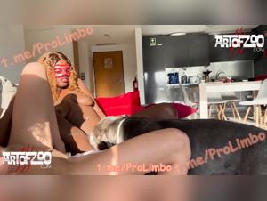 Neue zoofilitische erotische Szene