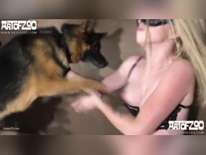 Madchen, Hund und unbandiges Verlangen