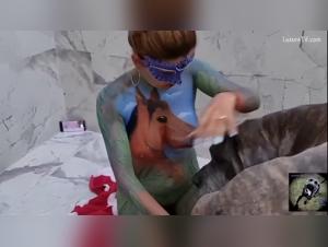 Delizie selvagge: donne e cani in un'orgia oscena