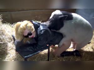 Cum ardente e dominio crudo sui suoi cani preferiti