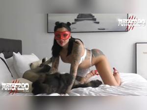 Ein unersattlicher Hund, ein unterwurfiges Madchen: der Abgrund bestialischer Lust
