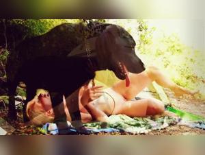 Tabu della bestialita Bionda smascherata con il cane, porno spiegabile e dettagliato