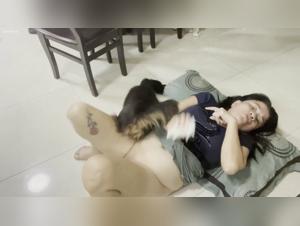 Scopata selvaggia: il cane conquista con furia irresistibile