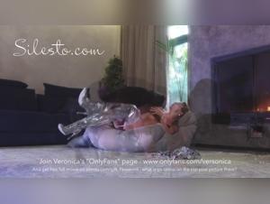 Regardez Veronica Silesto dans une scène de sexe avec un chien