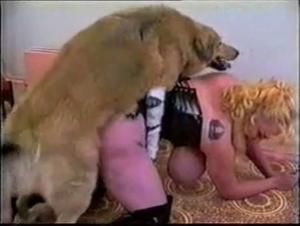 Bestialita brutale: l'indecenza di Esmeralda con il suo cane