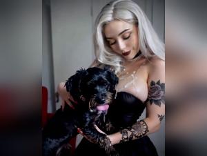 Chaotische bestialische Kusse: Millys unwiderstehliche Anziehungskraft auf ihren Hund
