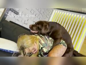 The soldiers are the playthings of the beautiful woman