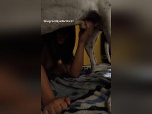 Cane focoso divora la troia in una sessione hardcore