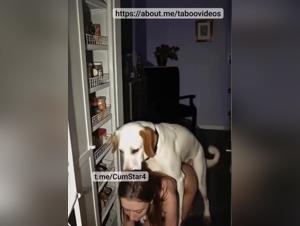 Cane scopa, sodomizza, lasciandola indifesa di fronte alla sua sete insoddisfatta