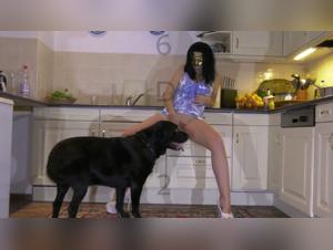Mas alla de la negativa: Lise besa a su animal instintivo