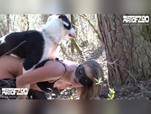 Female groups share their experiences with cats and dogs