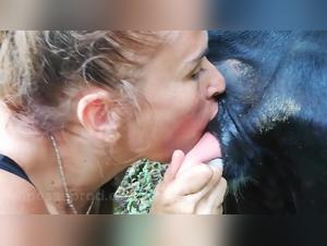 Vanessa, the vaca whore who drops everything she can on her dog