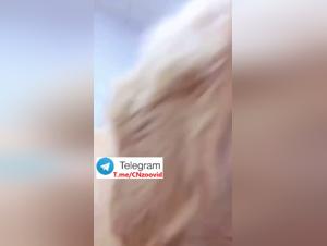 Explorez l'irrésistible attirance entre une jeune femme chinoise et son partenaire canin.