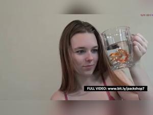 Tickzoo baise avec ses amis de chat