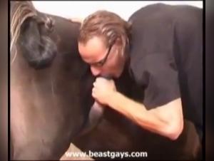 Découvrez les Desirs Profonds :  Femmes et Animaux en Ébats Passionnés