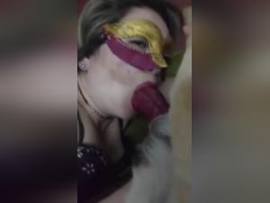 Rohes Unterwerfung: Der Hund dominiert, die Frau unterwirft sich in einer endlosen tierischen Orgie