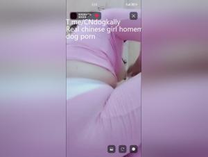Baise brute et domestique : Une asiatique se laisse fourrer par son chien dans ce contenu hardcore.
