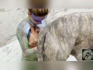 Erotismo selvaggio: dove sfuma il confine tra donna e bestia
