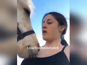 Découvrez l'amour passionné entre une femme et son cheval